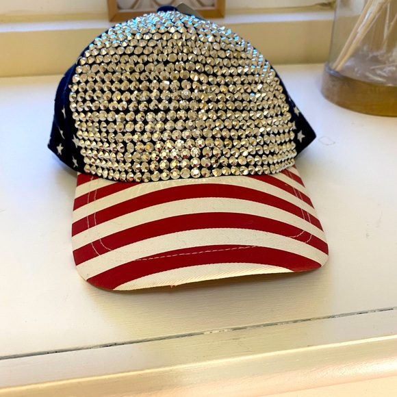 david & young Accessories - 🌿 David & Young Nordstrom Red White & Rhinestone Blingin Patriotic Hat NWT!